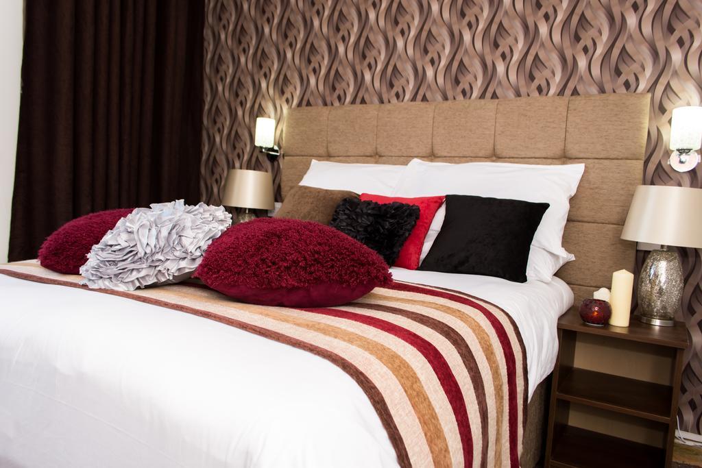 Trivelles Mayfair,stockport Extérieur photo