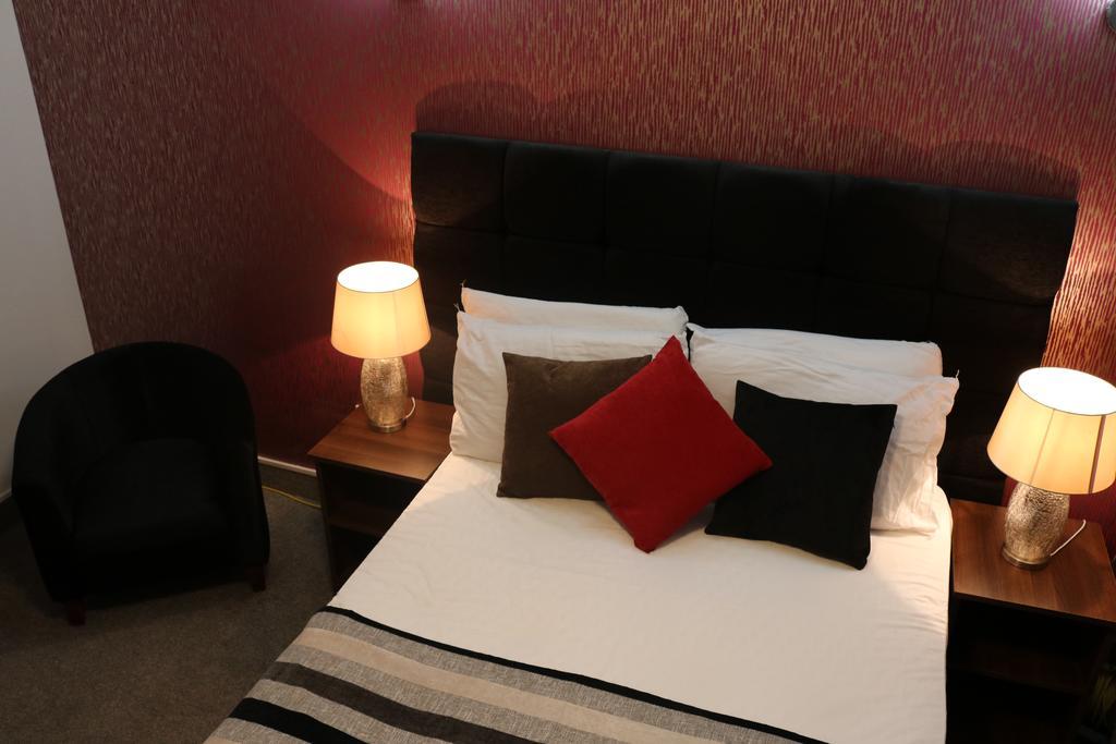 Trivelles Mayfair,stockport Extérieur photo